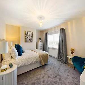  Holiday home It's Broadway Baby! Great House Close To Centre